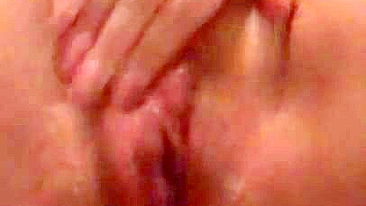 XXX masturbation of Maroc mom who squirts a lot with help of her hand