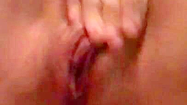 XXX masturbation of Maroc mom who squirts a lot with help of her hand