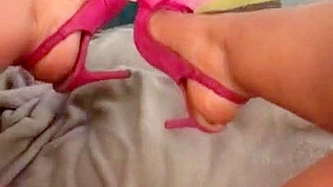 Egyptian mom makes XXX video of herself flaunting pink high heels