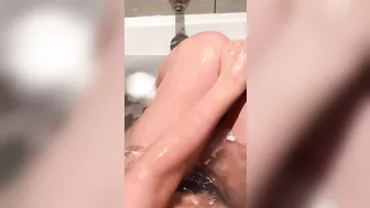 Exotic Arab mom shows XXX curves while relaxing solo in the bathroom