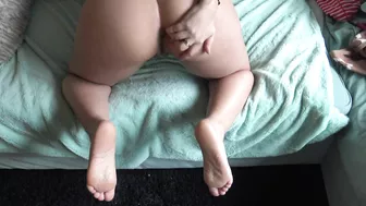 Excited Arab mom displays her juicy XXX assets for lover's pleasure