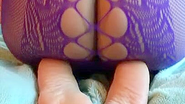 Dominating Arab mom in sexy dress wants a slave to worship her feet