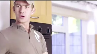 Courier with big cock dragged into hard sex with client's busty mom