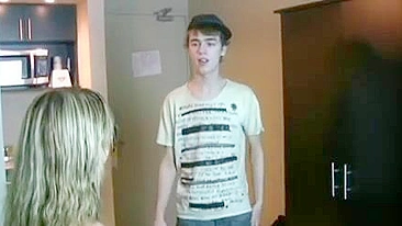 After shower mom doesn't mind to get drilled by stepson's friend