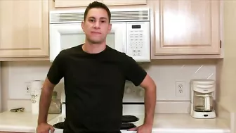 Svelte mom with big tits successfully seduces stepson into ardent sex