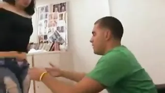 At audition curvy brunette mom gets stretched and nicely facialized