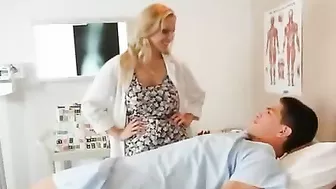 XXX whore in white robe practices sex with the patient in her office