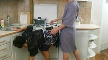 Mom makes it in oral and vaginal XXX ways with her stepson in morning