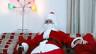 Mom permits XXX hot stepson to fuck her on the couch on Christmas