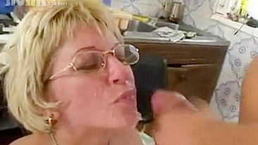 Guy stops breakfast to fuck his own XXX sultry mom in the morning