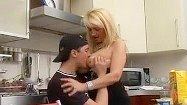 XXX face and pussy-fucking lead to cum on boobs of the blonde mom