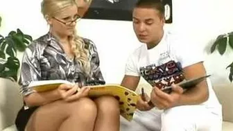 Man drills pussy of mom and sprays cum on rear after XXX fucking Man drills pussy of mom and sprays cum on rear after XXX fucking