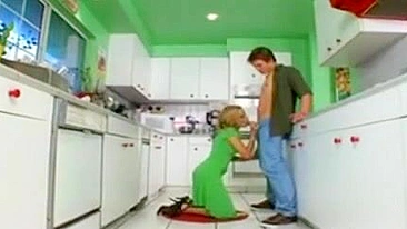 Mom with XXX shaped buttocks and younger stepson hook up in the kitchen