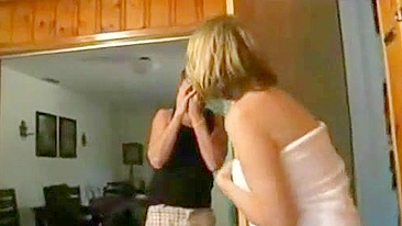 Guy nicely bangs mouth of mom who gives XXX handjob to injured stepson