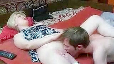 XXX hung young man bangs fragile blonde mom from Russia in his bedroom