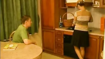 XXX video of man who attacks mom and scores her muff in the kitchen