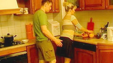 XXX video of man who attacks mom and scores her muff in the kitchen