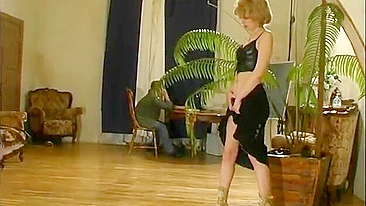 Seductive mom convinces son's friend to drill her greedy XXX pussy