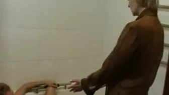 Lucky stud has unforgettable XXX encounter with mom in the bath