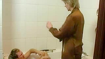 Lucky stud has unforgettable XXX encounter with mom in the bath