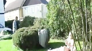 Chubby blond mom has her XXX bush nailed by neighbor in backyard