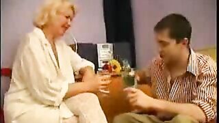 Rendezvous ends for blonde mom and stud with awesome XXX quickie