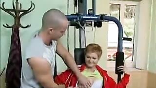 During workout short-haired mom has XXX quickie with personal coach