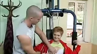 During workout short-haired mom has XXX quickie with personal coach