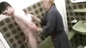 Blonde mom washes stepson in XXX shower then gets drilled by him