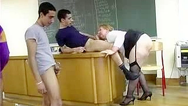 French BBW mom has XXX threesome with students in the classroom