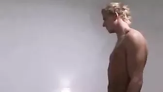 Tall guy has wonderful XXX quickie with girlfriend's dazzling mom