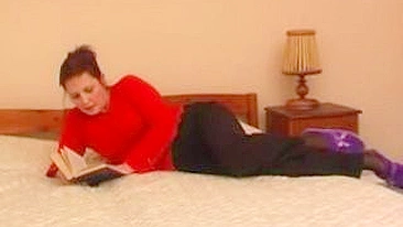 Classy mom instead of reading gets drilled with young XXX meatstick