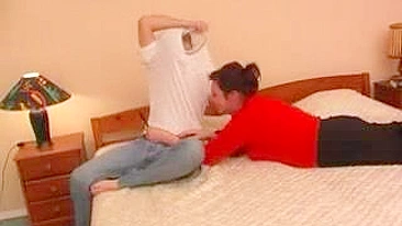 Classy mom instead of reading gets drilled with young XXX meatstick