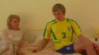 Football player fucks teammate's attractive XXX mom after training