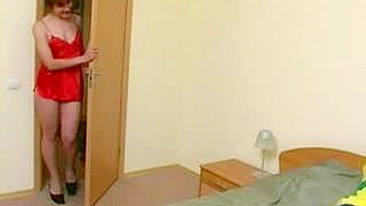 Lecherous mom enjoys XXX cumshot of the young stud after fucking