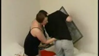 Mature plumper with big booty seduces neighbor guy on XXX fucking