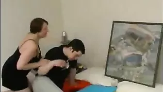 Mature plumper with big booty seduces neighbor guy on XXX fucking