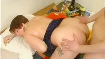 Mature plumper with big booty seduces neighbor guy on XXX fucking