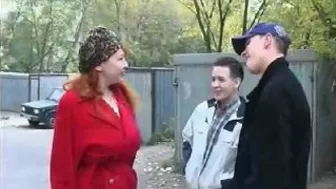 Voluptuous XXX mom easily satisfies two younger dicks on the bed