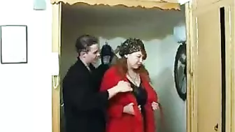 Voluptuous XXX mom easily satisfies two younger dicks on the bed