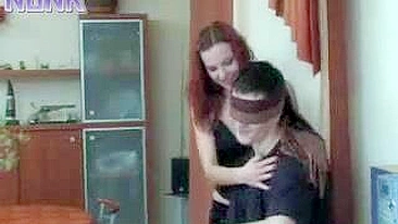 Dirty wench blindfolds her boyfriend for him to fuck her XXX mom