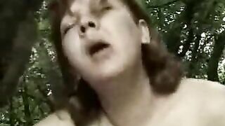 Chunky mom blows younger guy and rides XXX dick in outdoor porn