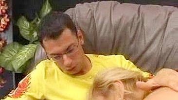 Mom with chubby body pleases daughter's boyfriend with XXX fucking