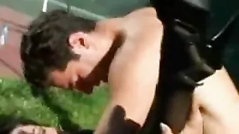 Mom enjoys hot outdoor XXX session with younger stud in amateur clip