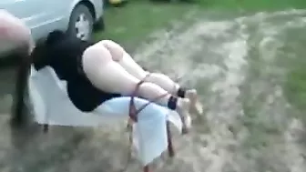 Amateur Arab mom with big fat ass deserves good spanking outdoors