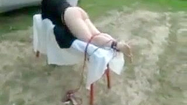 Amateur Arab mom with big fat ass deserves good spanking outdoors