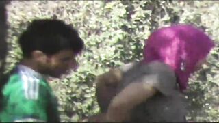 Dude takes amateur Arab mom to the forest to fuck her pussy there