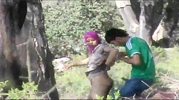 Dude takes amateur Arab mom to the forest to fuck her pussy there