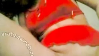 Young mom strokes hubby's cock before taking it into her Arab ass