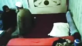 Hidden camera catches horny elderly man fucking Arab mom on the bed Hidden camera catches horny elderly man fucking Arab mom on the bed